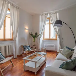 https://la-contrada-del-pittore.it-lombardy.com